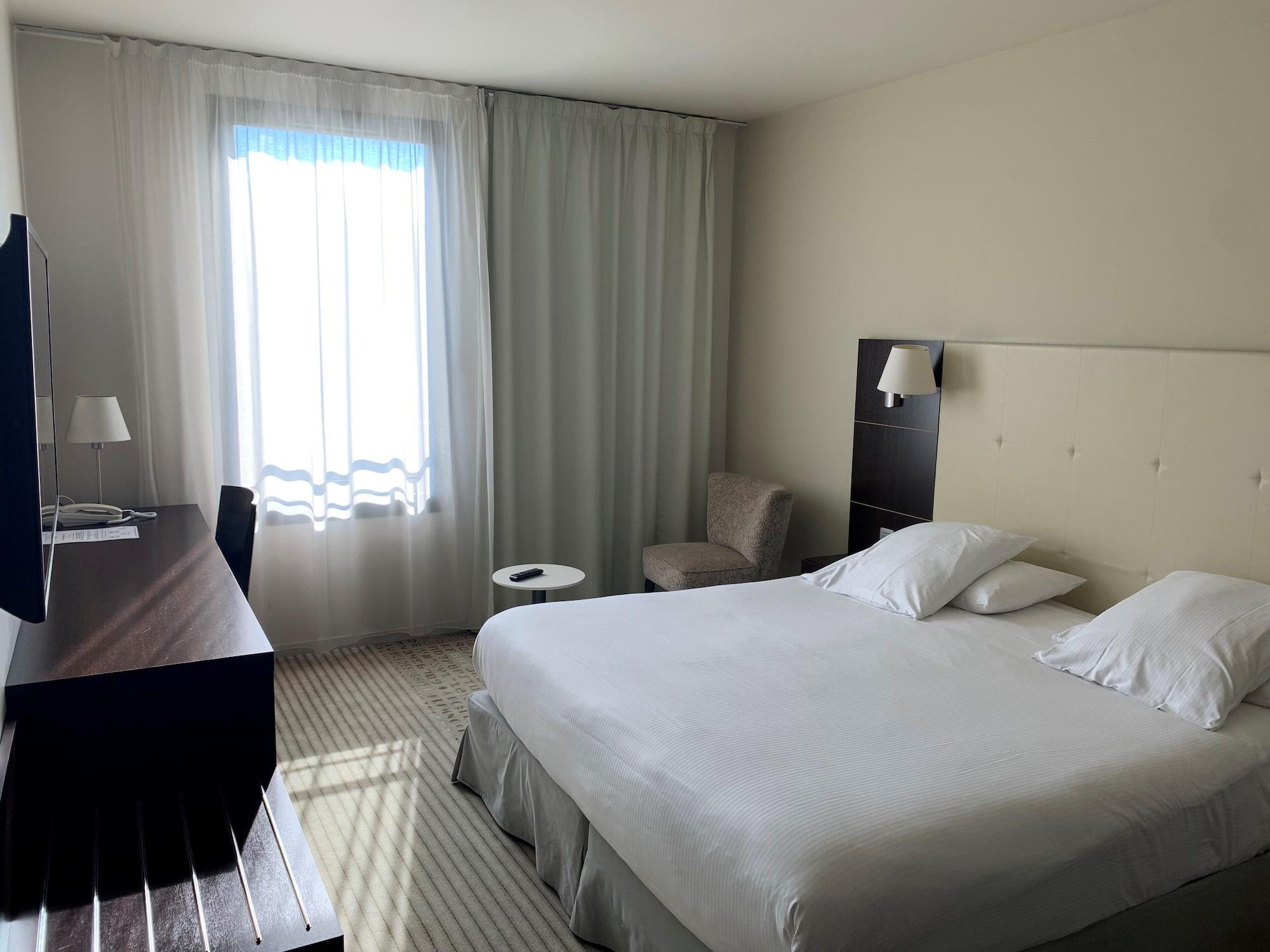 Mercure Aix-En-Provence La Duranne Gare Tgv Exteriör bild