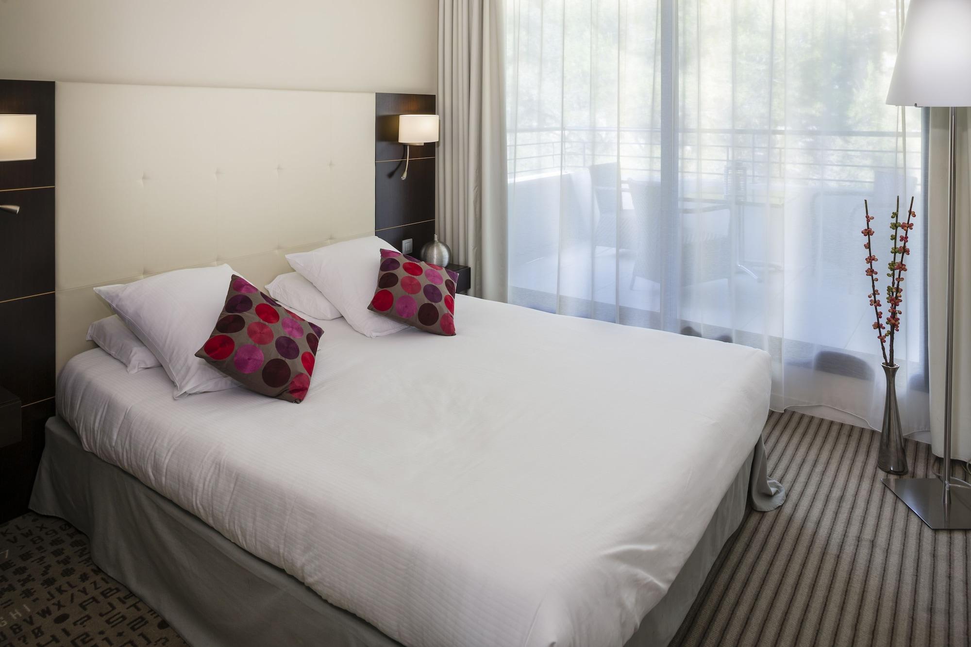 Mercure Aix-En-Provence La Duranne Gare Tgv Exteriör bild