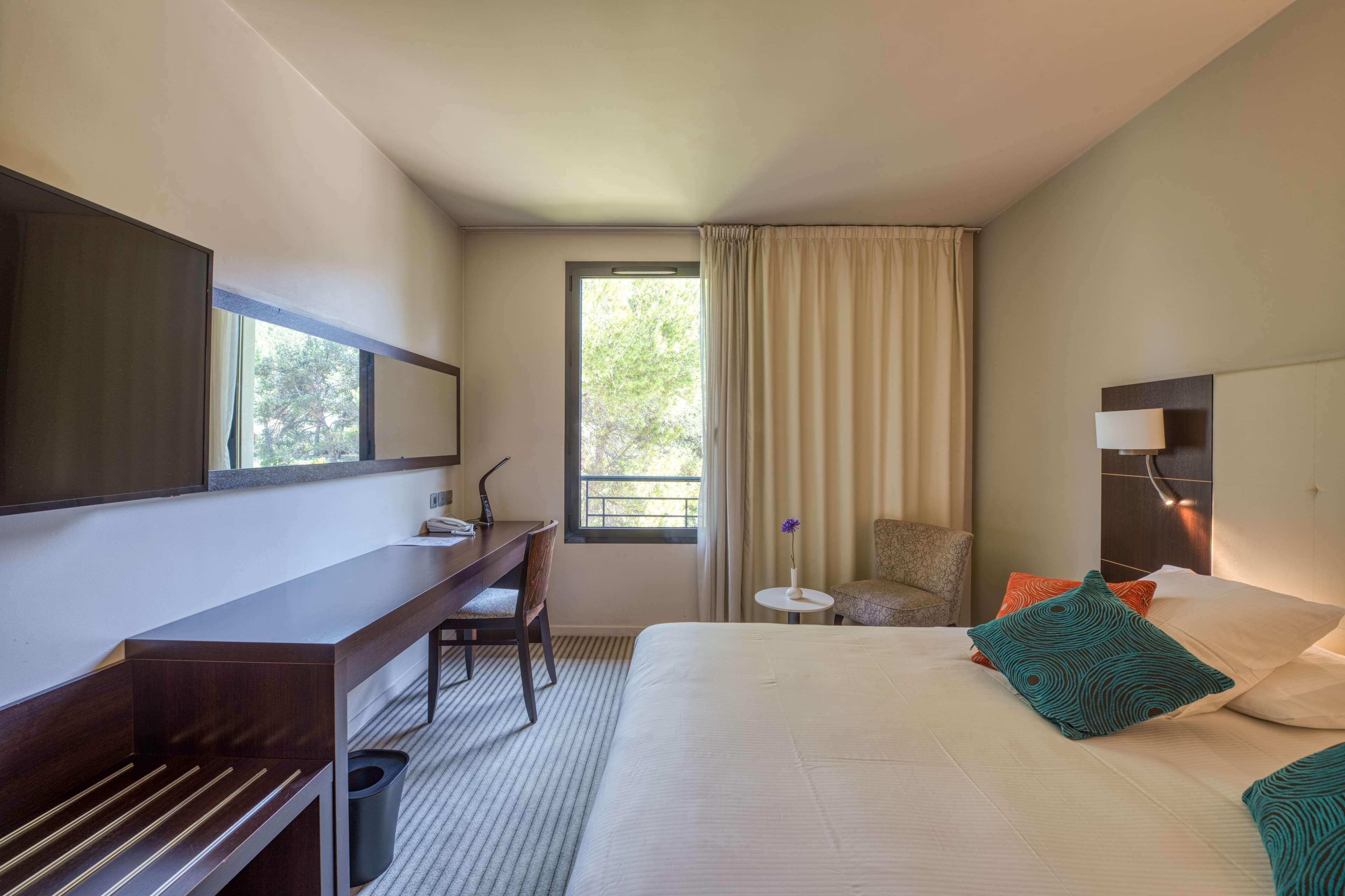 Mercure Aix-En-Provence La Duranne Gare Tgv Exteriör bild