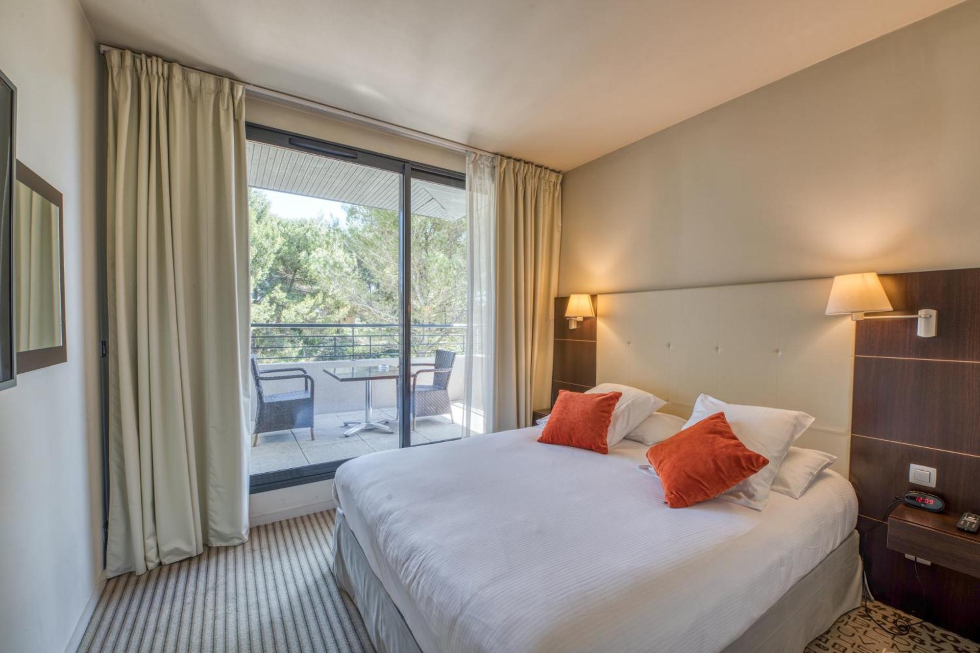 Mercure Aix-En-Provence La Duranne Gare Tgv Exteriör bild