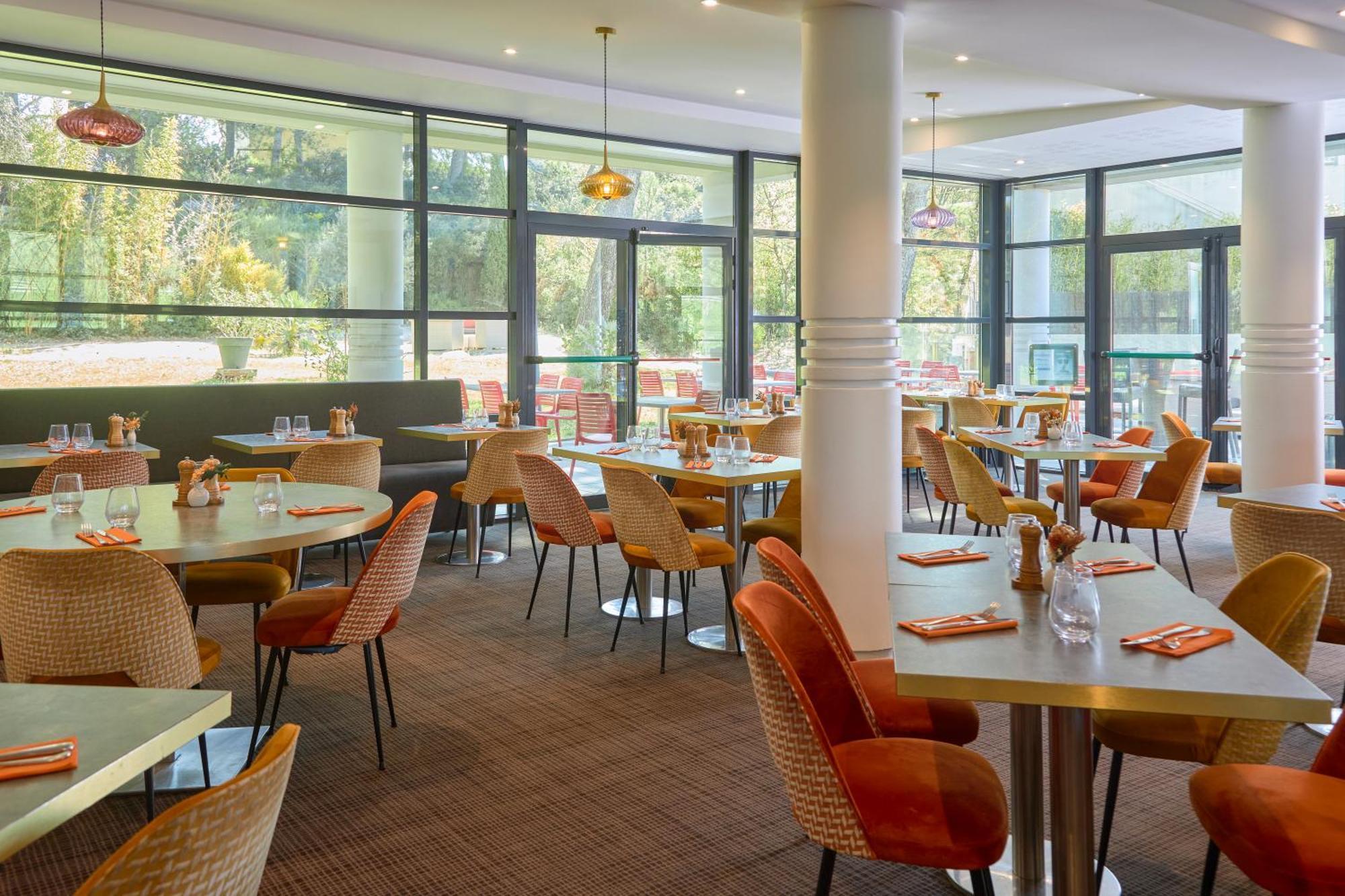 Mercure Aix-En-Provence La Duranne Gare Tgv Exteriör bild