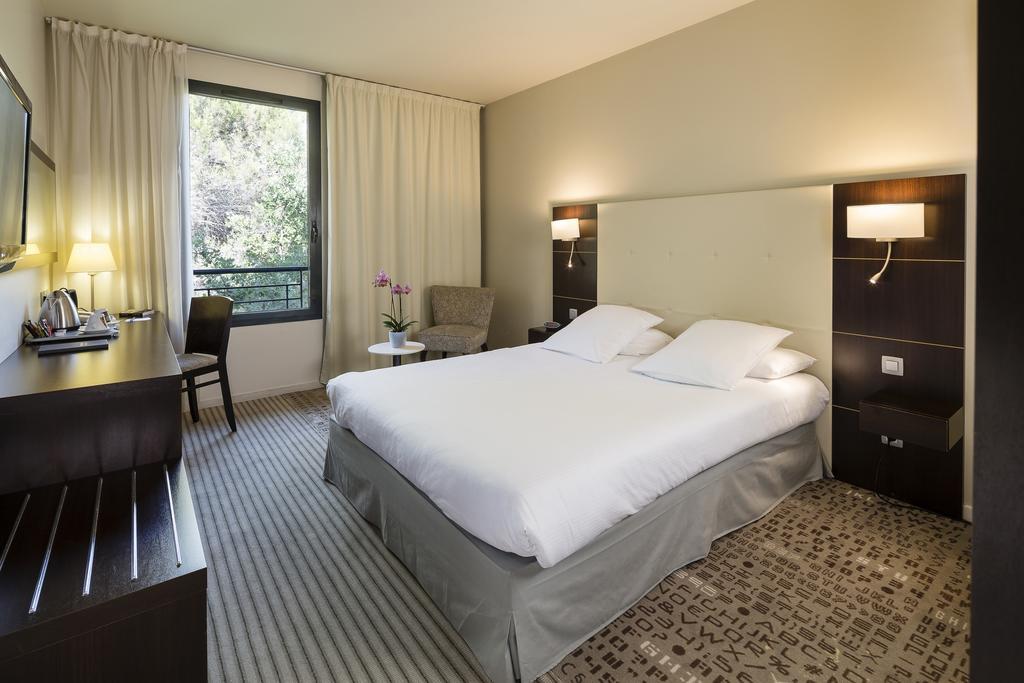 Mercure Aix-En-Provence La Duranne Gare Tgv Rum bild